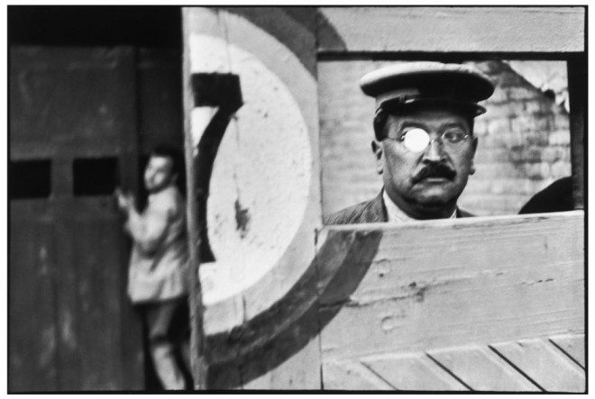 Photograph by Henri Cartier-Bresson. Note how the man in the right is out-of-focus. Yet it is still an effective photograph