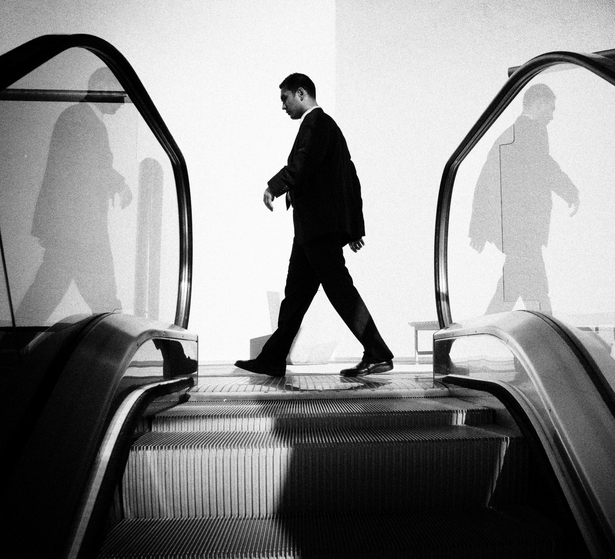 eric-kim-street-photography-beauty-in-the-mundane-2