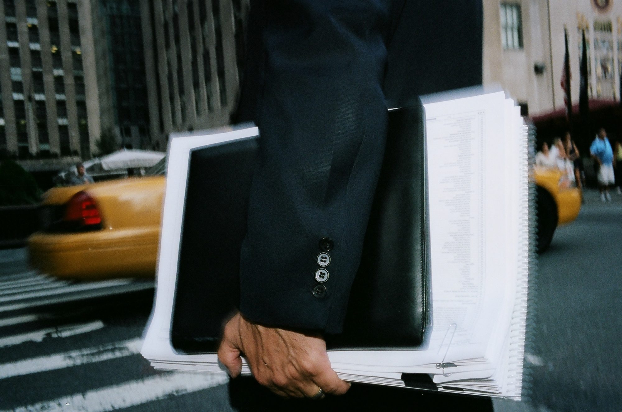 eric-kim-street-photography-suits-project-kodak-portra-400-film-10