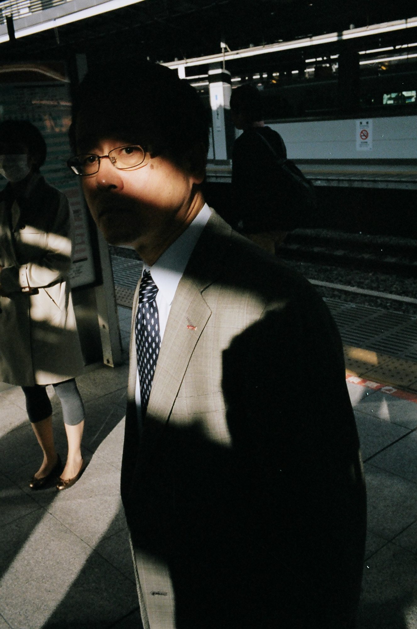 eric-kim-street-photography-suits-project-kodak-portra-400-film-18