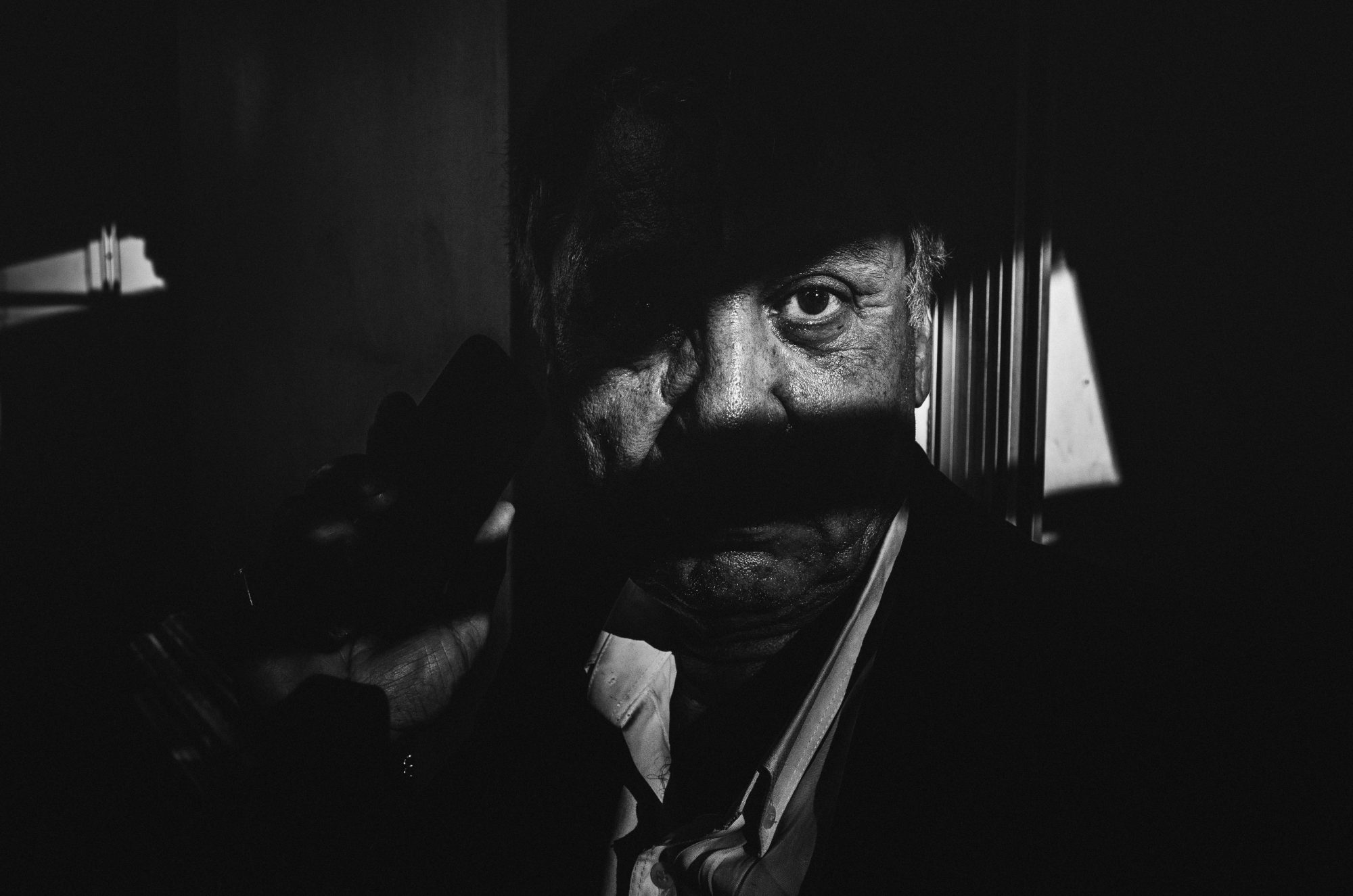 eric-kim-street-photography-the-city-of-angels-2015-the-eye-downtown-la