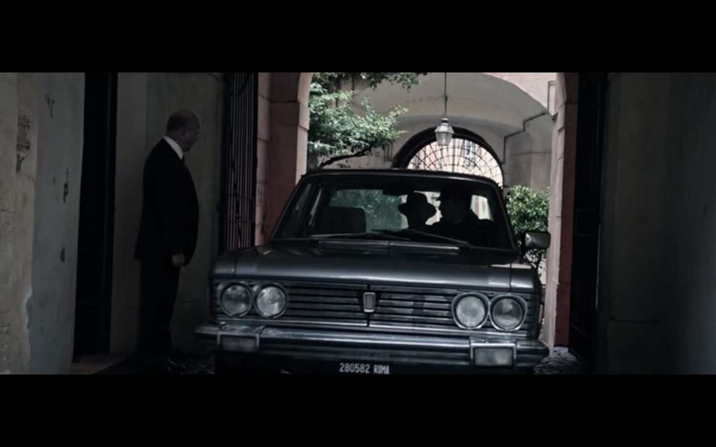 all the money in the world cinematography--10