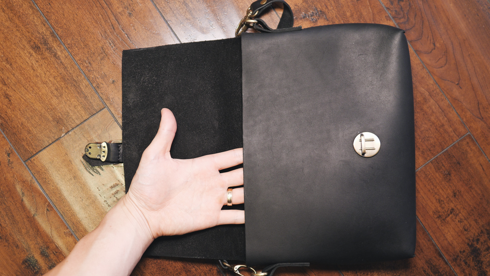 Saigon Case Product Photos-3