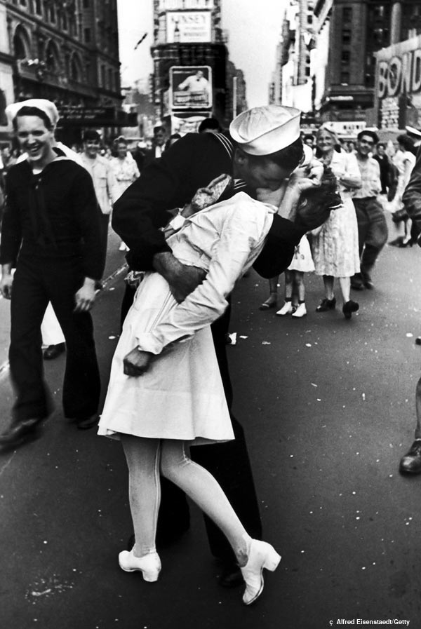 What Makes a Great Composition? Adam Marelli Analyzes Famous Street Photographs by Alfred Eisenstaedt