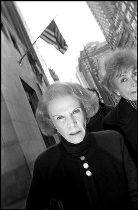 USA. New York City. 1992. Women walking on Fifth Avenue.