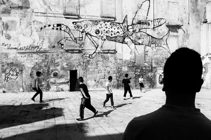 Italian Street Photography at the Forefront: An Interview with SPontanea collective (Italian Translation Available)