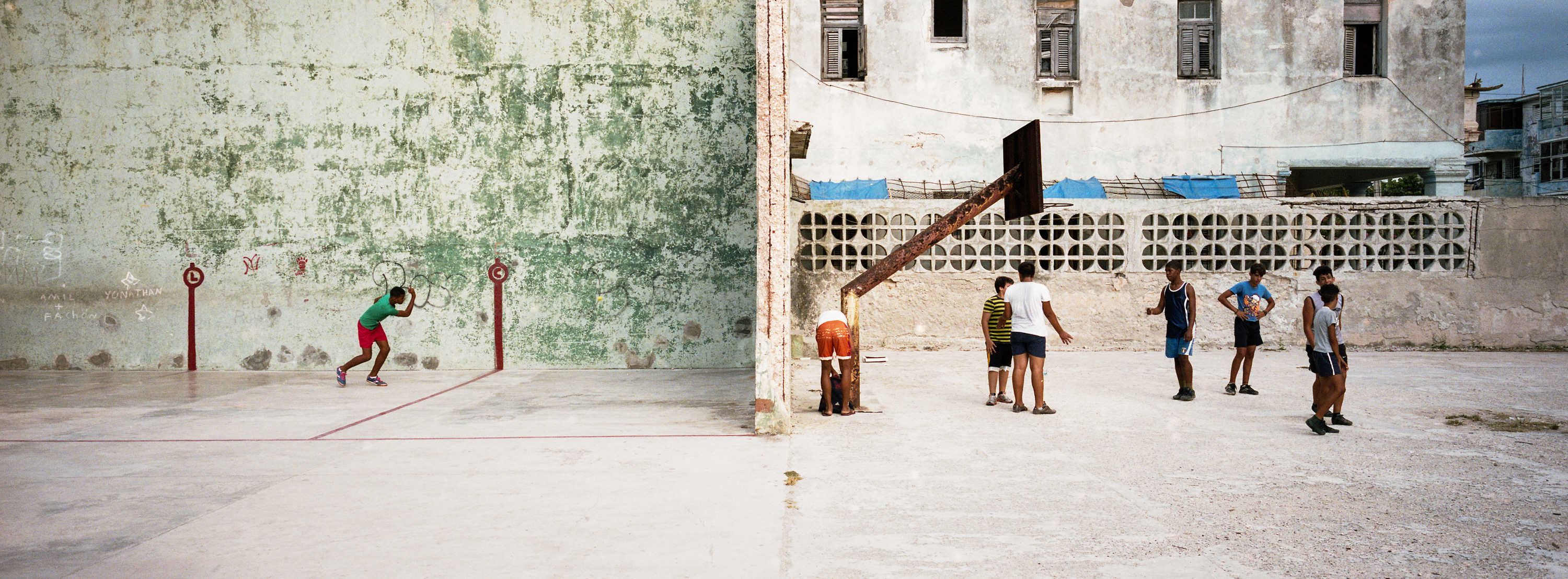 Neil Ta on Shooting Cuba with a Hasselblad XPan