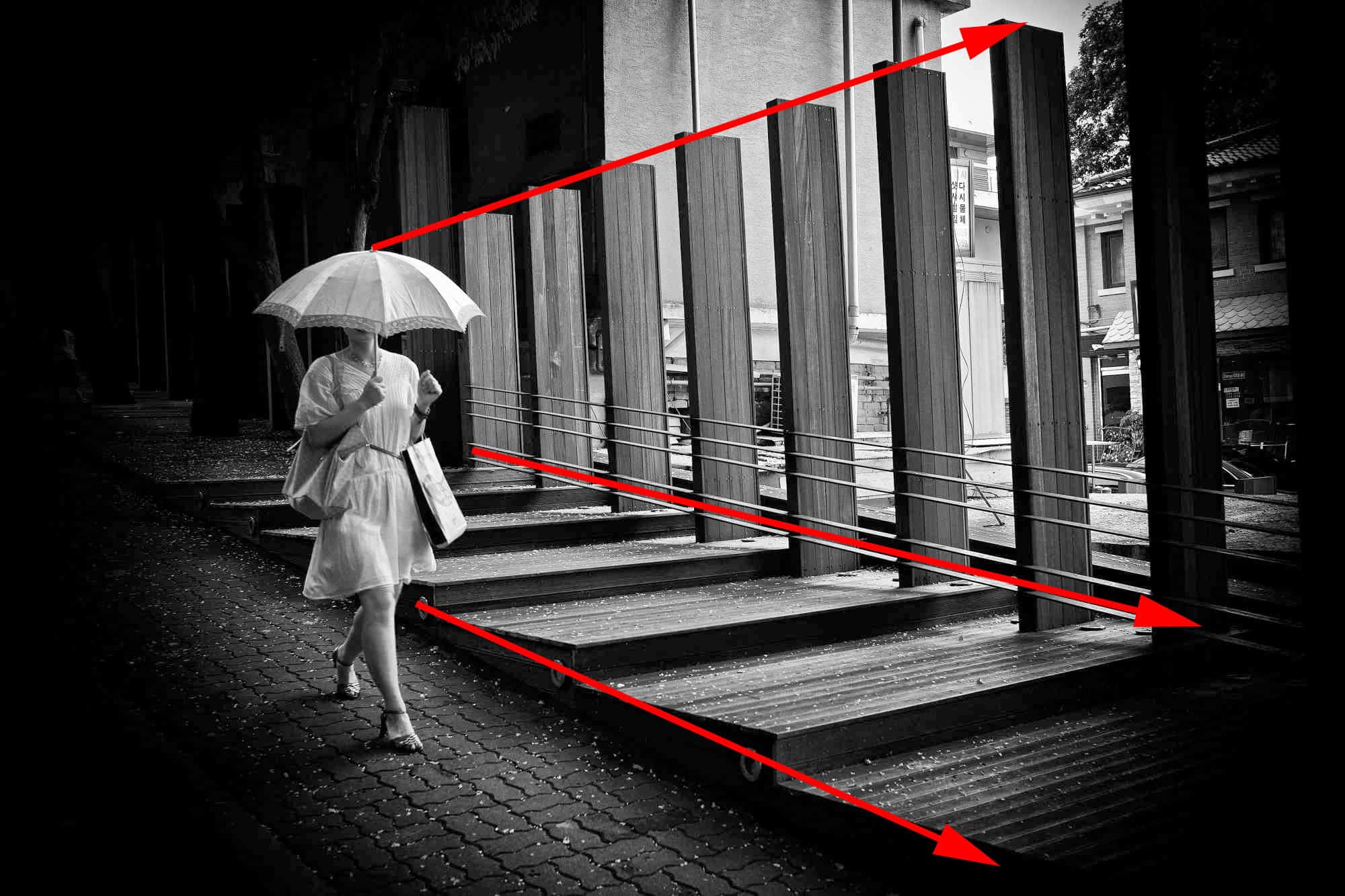 0-umbrella-lady-seoul-2009-leading-lineseric-kim-street-photography-mood-board-1-2