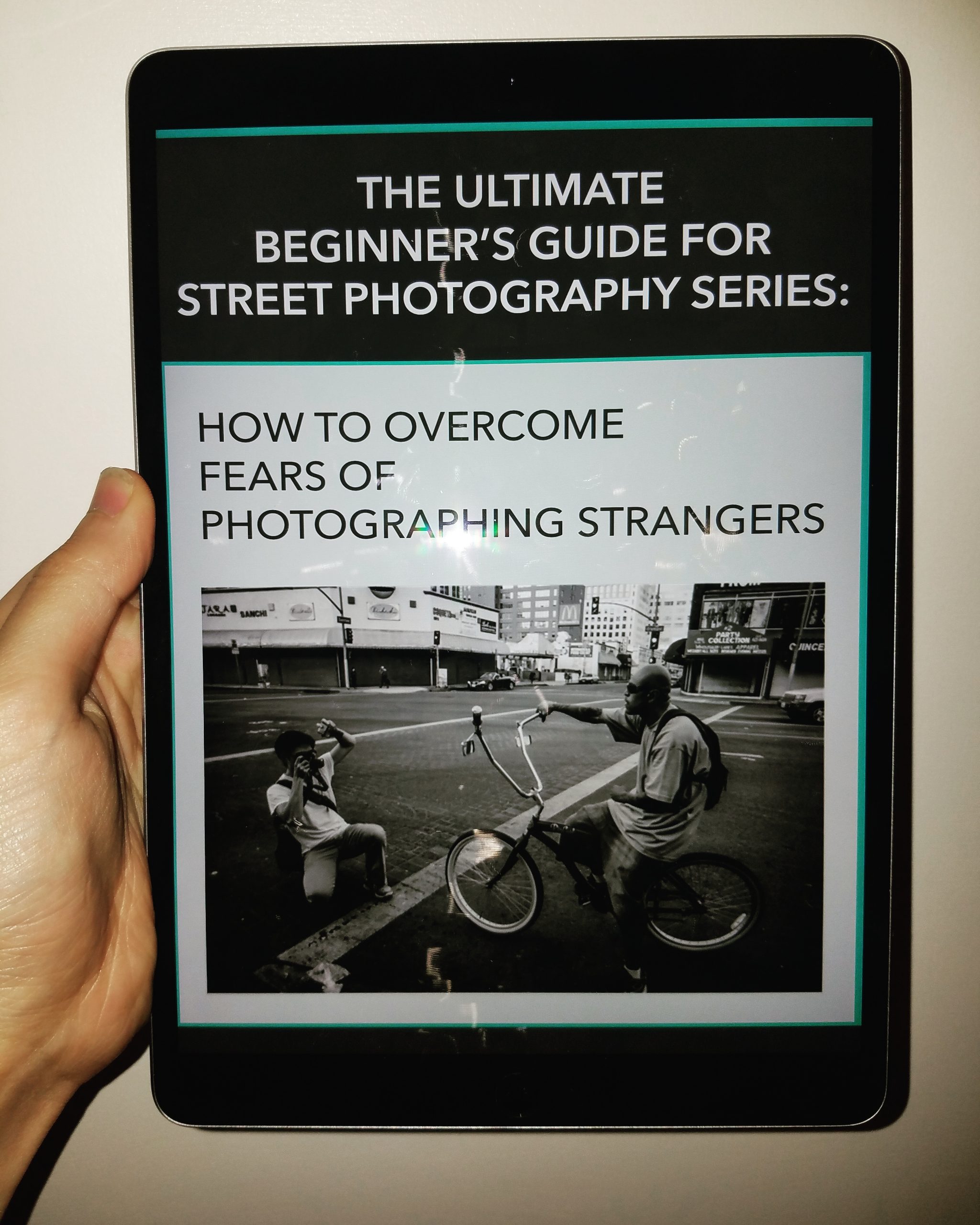 FREE Ultimate Beginner’s Guide to Street Photography: How to Overcome Fears of Photographing Strangers