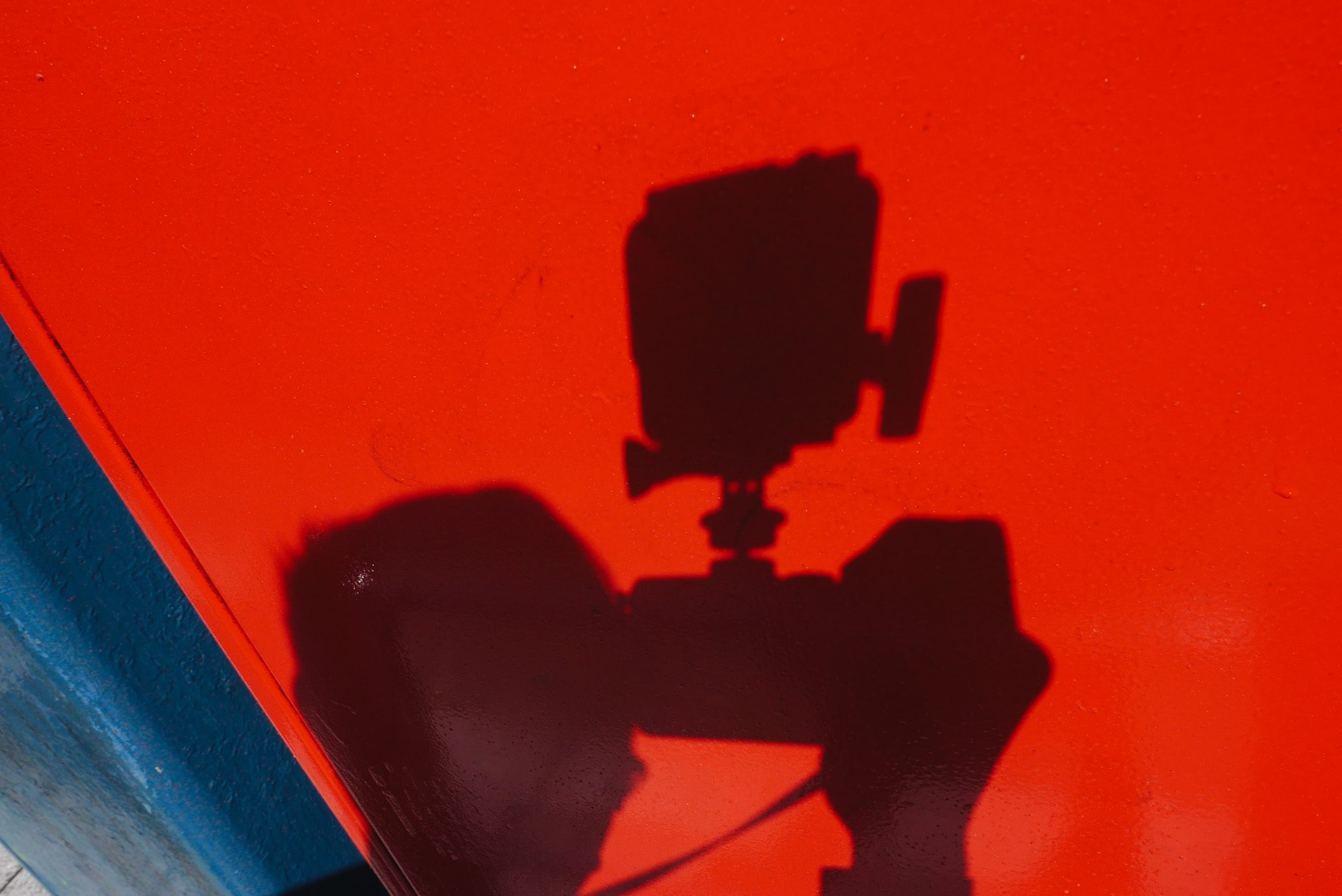 GoPro selfie red and blue background