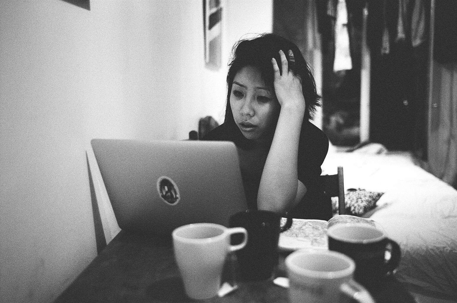 eric-kim-photography-Cindy-Project-black-and-white-4-paris-coffee-hand-stress-laptop.jpg