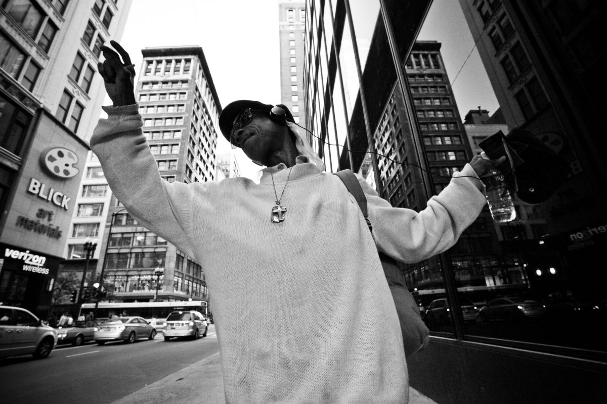Chicago dancing man. Canon 5D and 17mm
