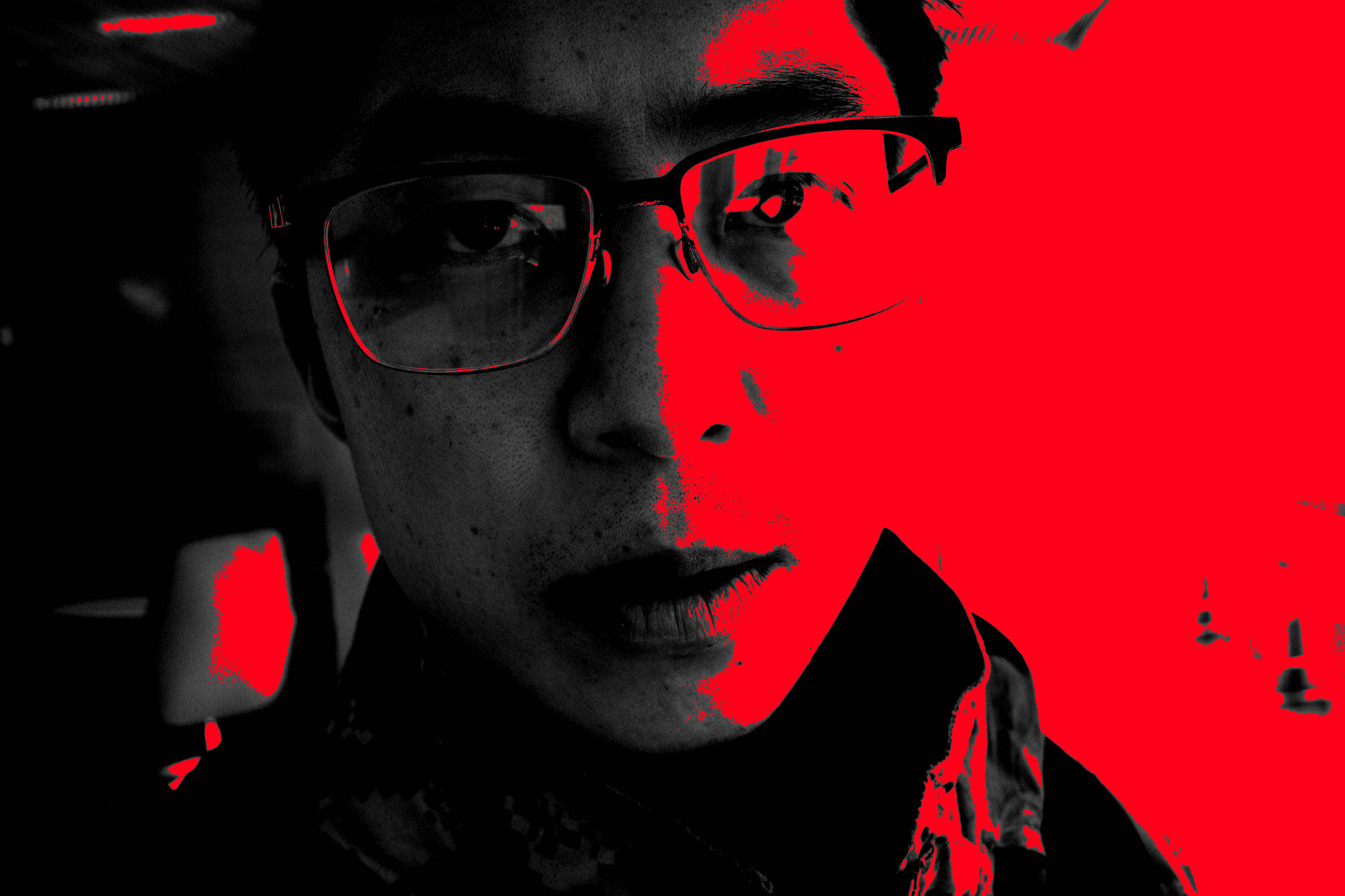 Eric kim selfie red black