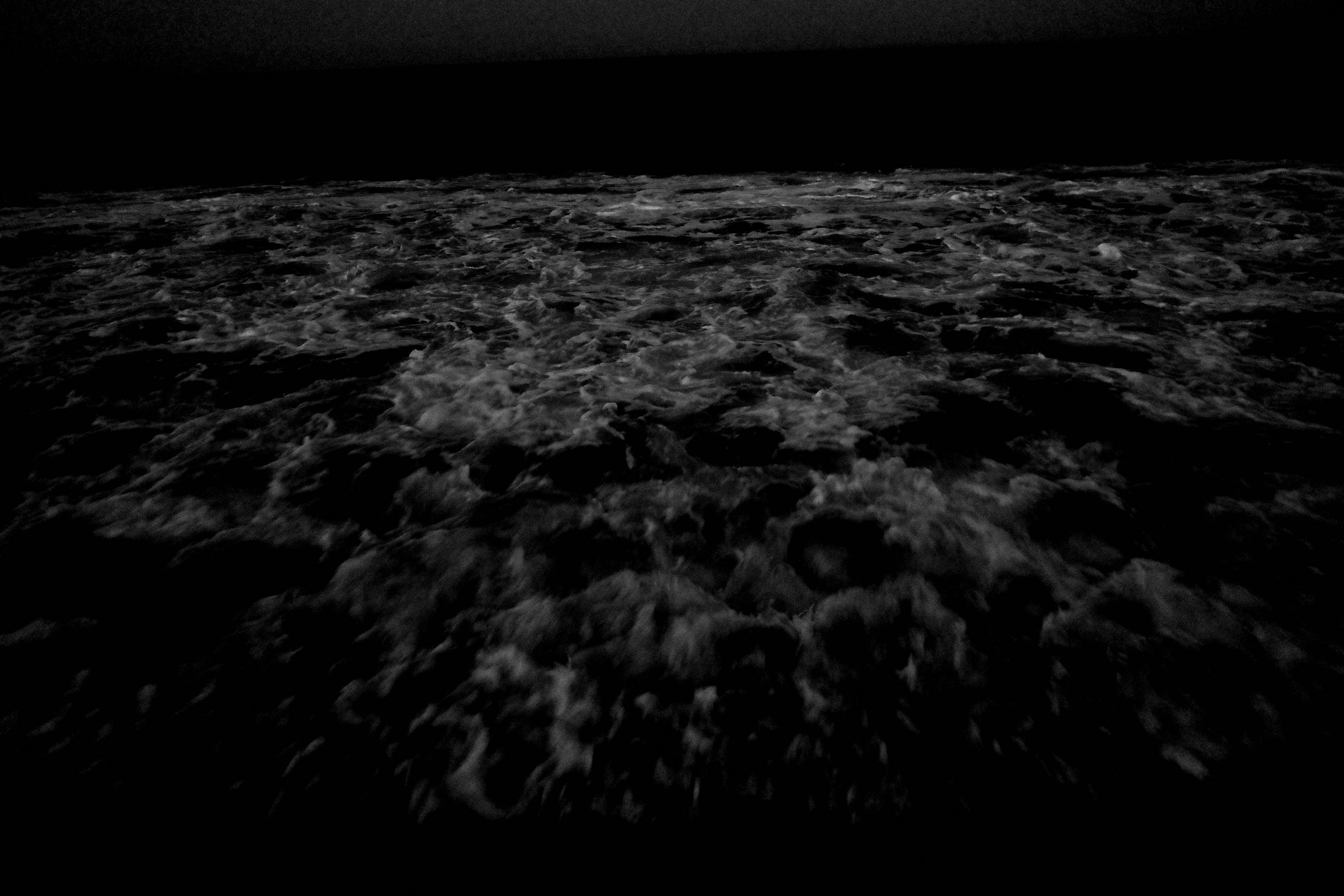 EK065099 OCEAN water waves