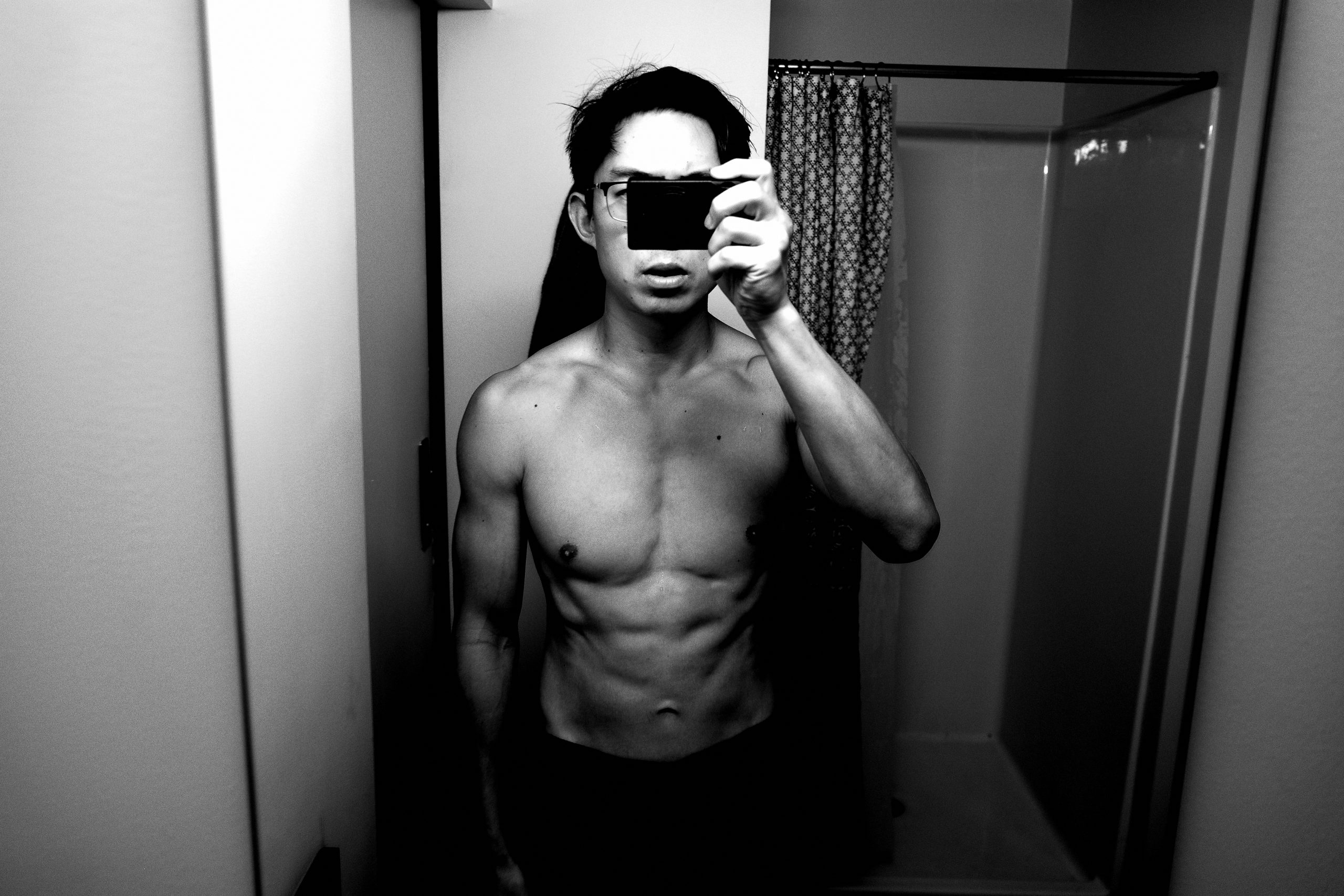 ERIC KIM Ricoh gr iii selfie topless bathroom muscle 6 pack abs