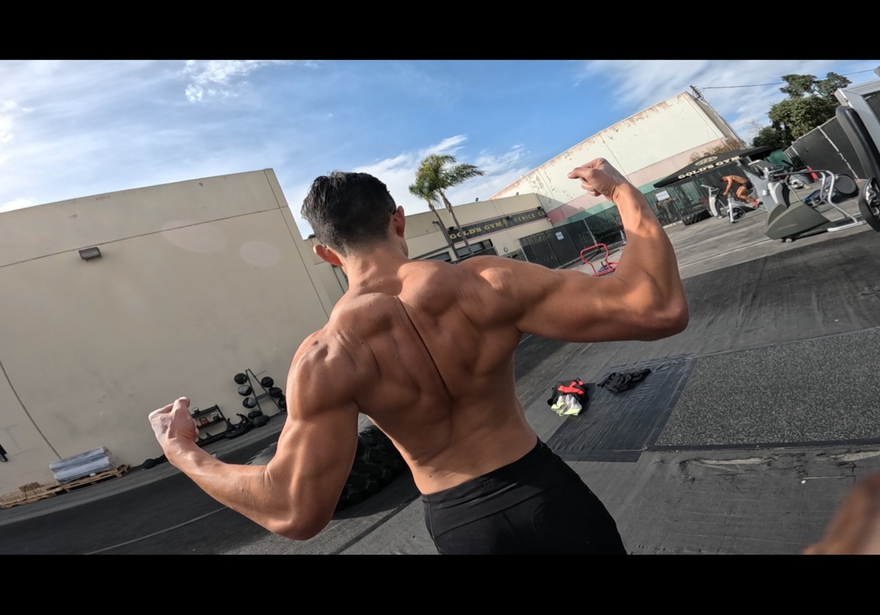 ERIC KIM DEMIGOD FLEX GOLDâ€™S GYM VENICE BACKYARD OUTDOOR GYM HYPELIFTING GAINZZ GOPRO MINI